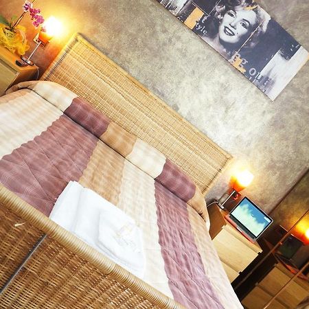 B&B Stephany Тірано Номер фото