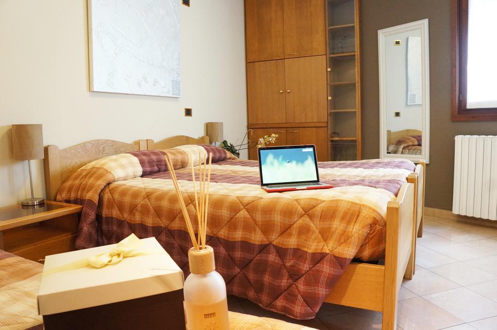 B&B Stephany Тірано Номер фото