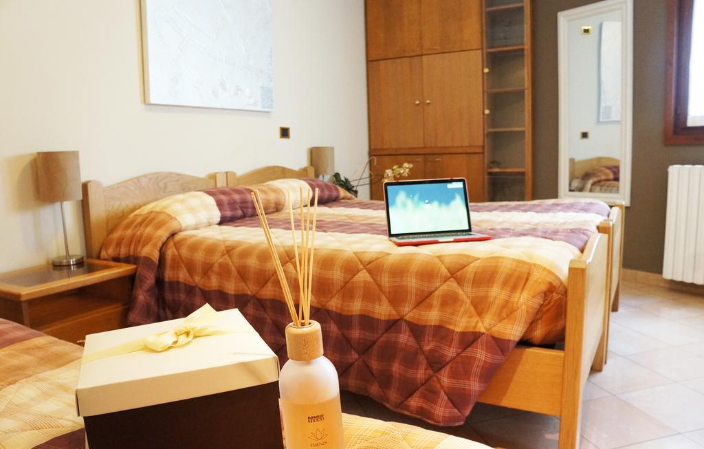 B&B Stephany Тірано Номер фото